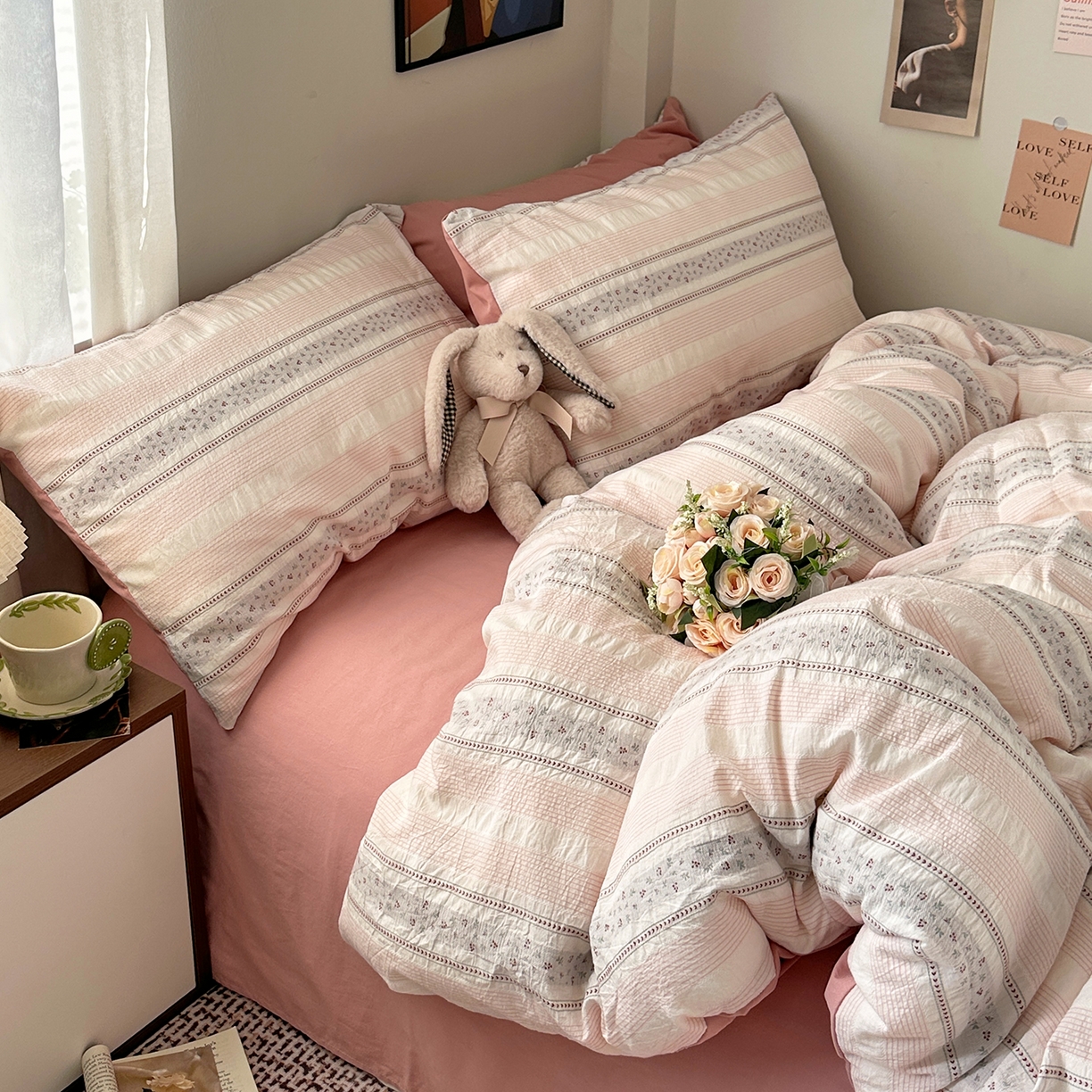 91家纺网 家纺一手货源 找家纺 艾咪-Amy ntmy 2026新款全棉纯棉色织提花四件套-花蔓 花蔓红莓