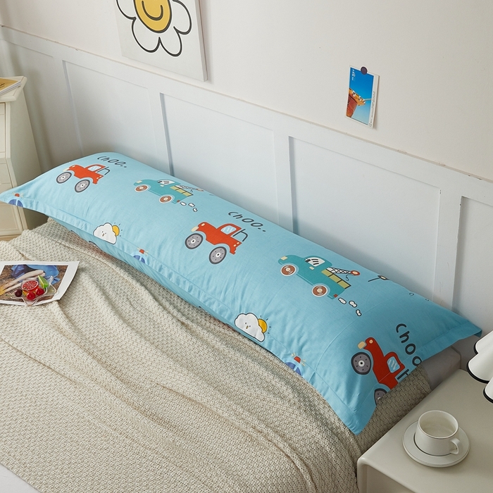 91家纺网 家纺一手货源 找家纺 翎盈家纺 2026新款小清新卡通全棉纯棉双人枕套长枕头套 汽车小镇