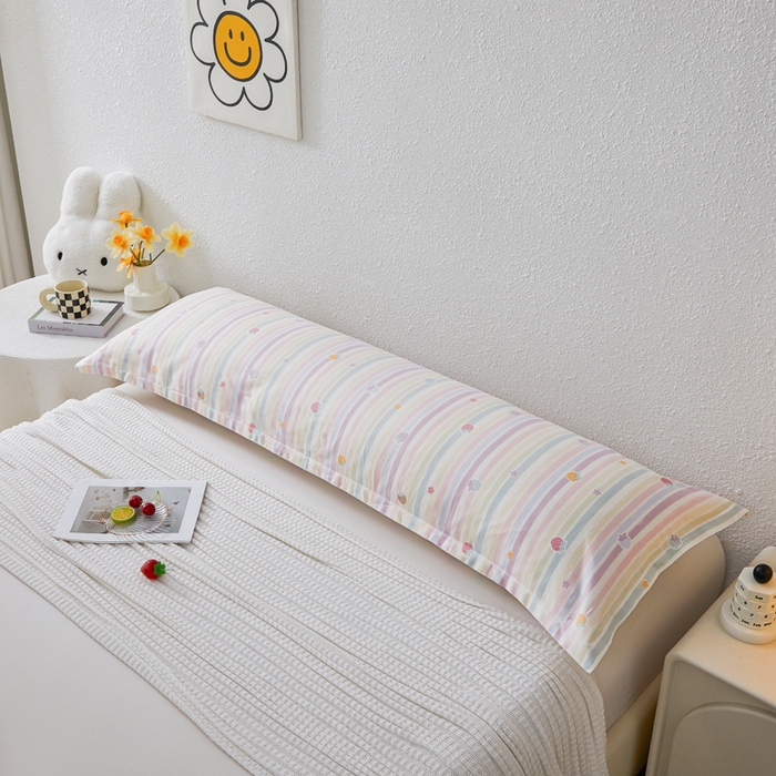 91家纺网 家纺一手货源 找家纺 翎盈家纺 2026新款小清新卡通全棉纯棉双人枕套长枕头套 五彩草莓