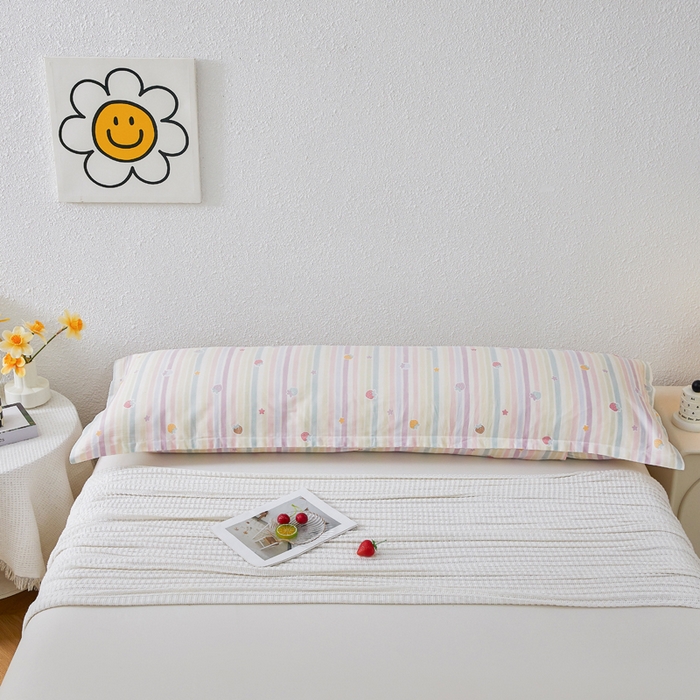 91家纺网 家纺一手货源 找家纺 翎盈家纺 2026新款小清新卡通全棉纯棉双人枕套长枕头套 五彩草莓