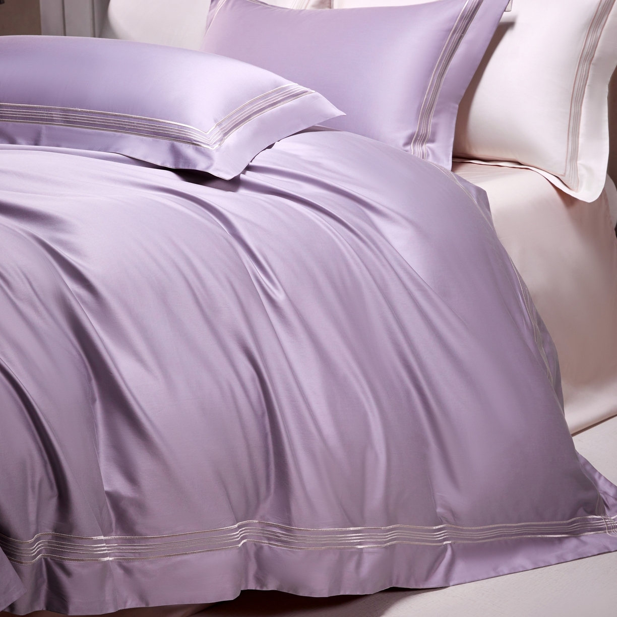 91家纺网 家纺一手货源 找家纺 佳汐蓝家纺 2026新款新疆长绒棉全棉纯棉轻奢五线刺绣四件套 薰衣紫