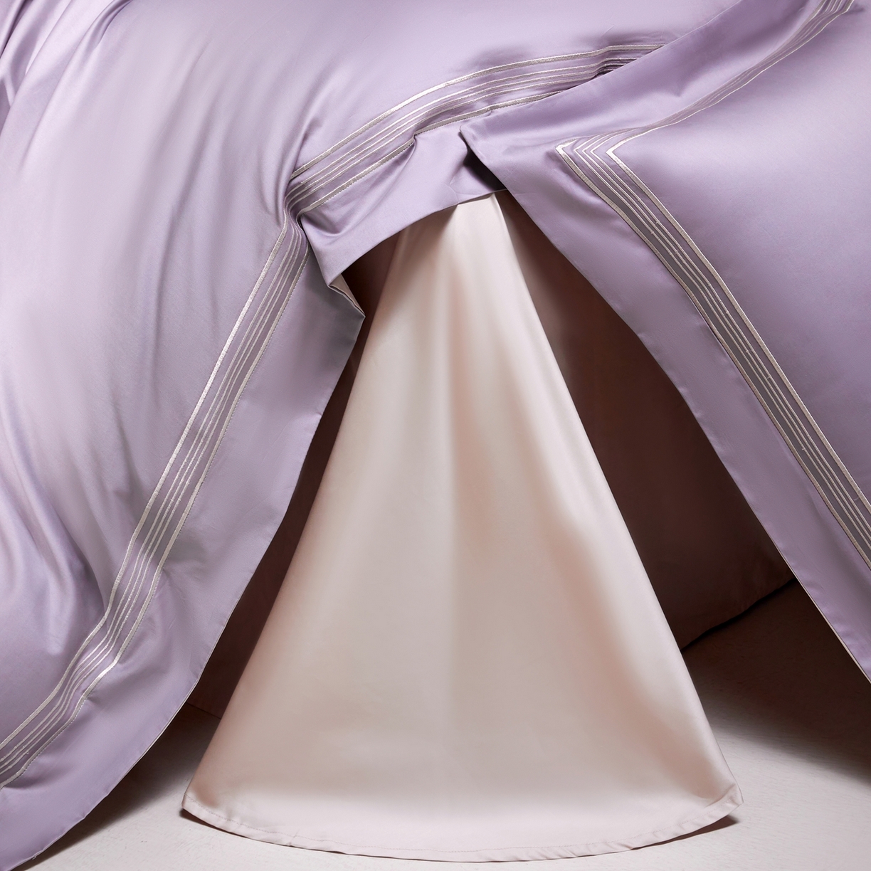 91家纺网 家纺一手货源 找家纺 佳汐蓝家纺 2026新款新疆长绒棉全棉纯棉轻奢五线刺绣四件套 薰衣紫