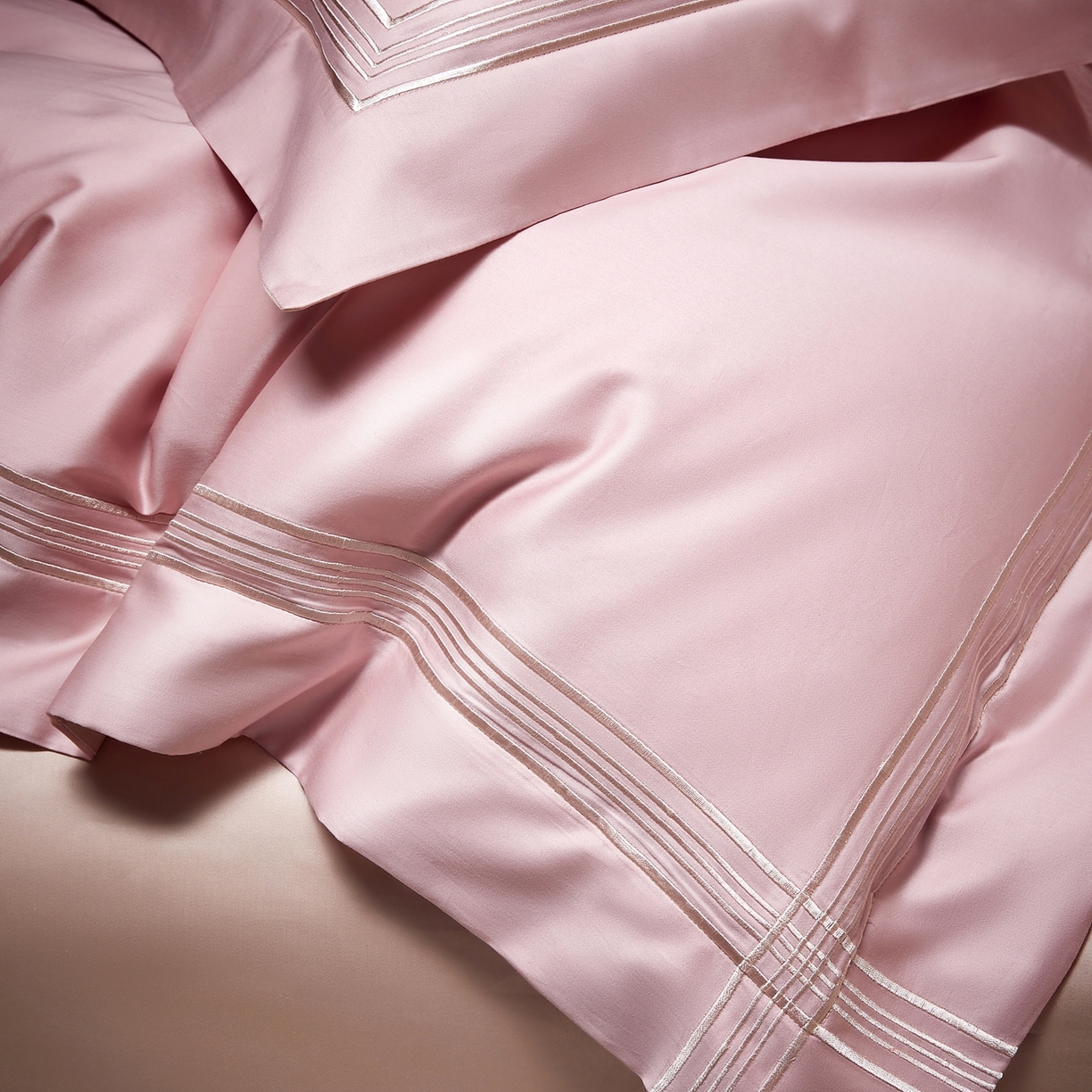 91家纺网 家纺一手货源 找家纺 佳汐蓝家纺 2026新款新疆长绒棉全棉纯棉轻奢五线刺绣四件套 釉粉