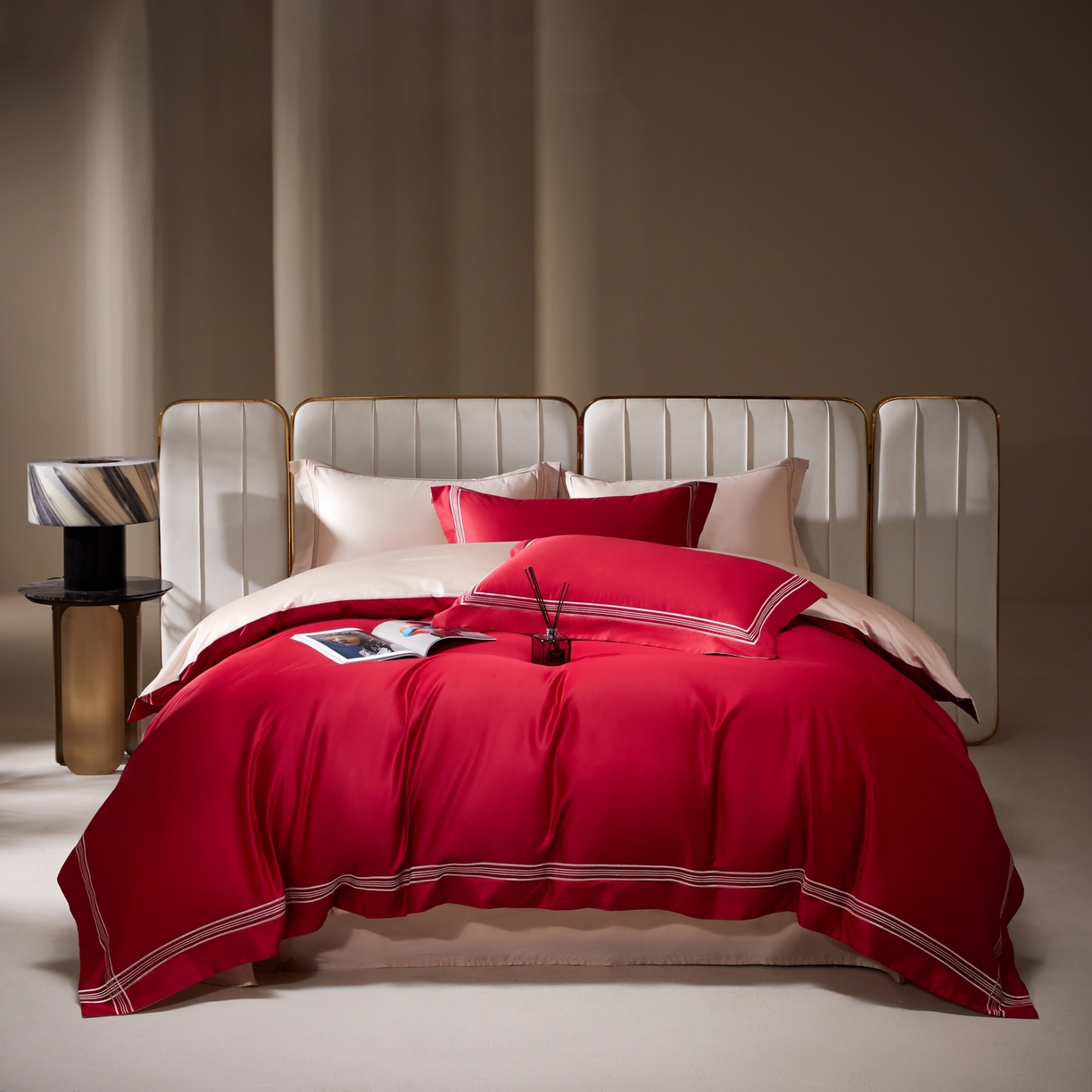 91家纺网 家纺一手货源 找家纺 佳汐蓝家纺 2026新款新疆长绒棉全棉纯棉轻奢五线刺绣四件套 朱砂红