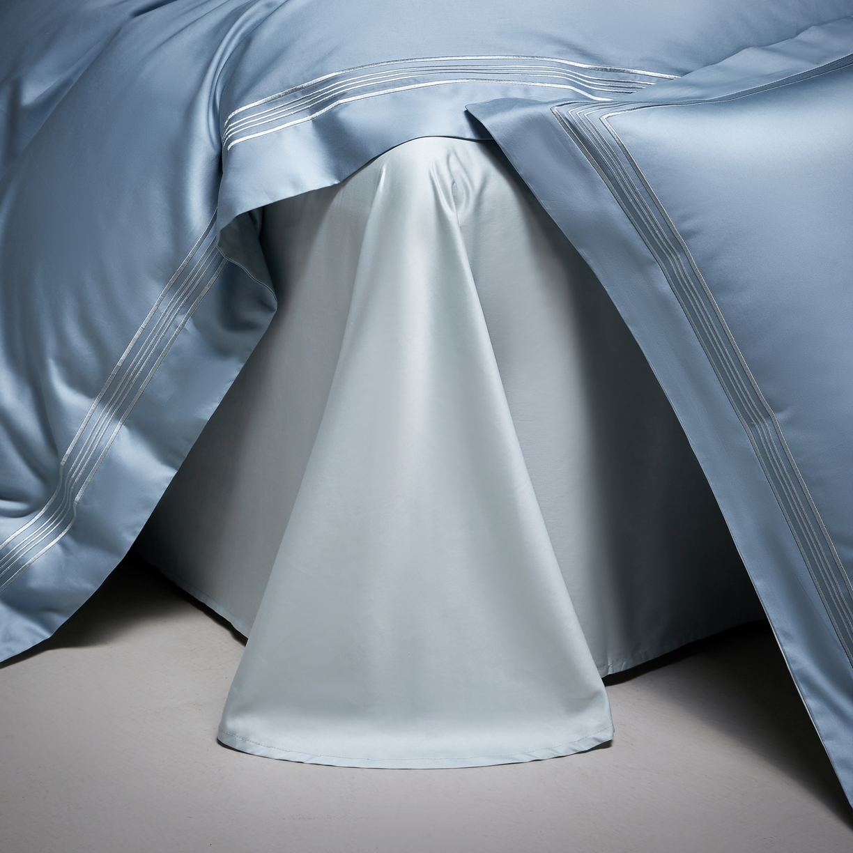 91家纺网 家纺一手货源 找家纺 佳汐蓝家纺 2026新款新疆长绒棉全棉纯棉轻奢五线刺绣四件套 汐雾蓝