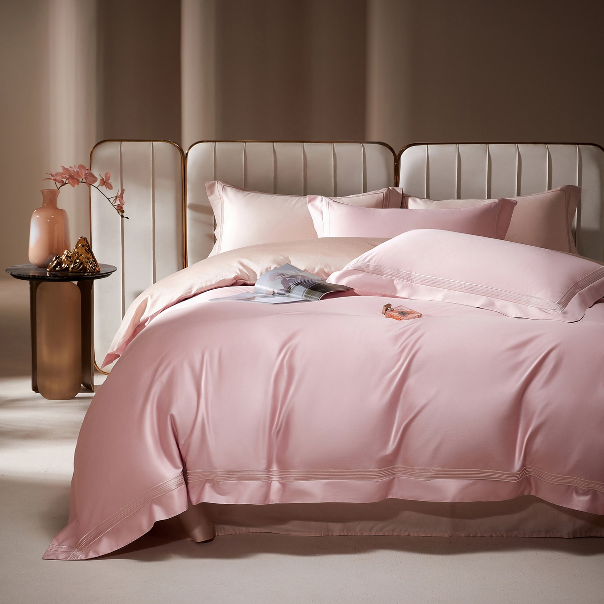 91家纺网 家纺一手货源 找家纺 佳汐蓝家纺 2026新款新疆长绒棉全棉纯棉轻奢五线刺绣四件套 釉粉