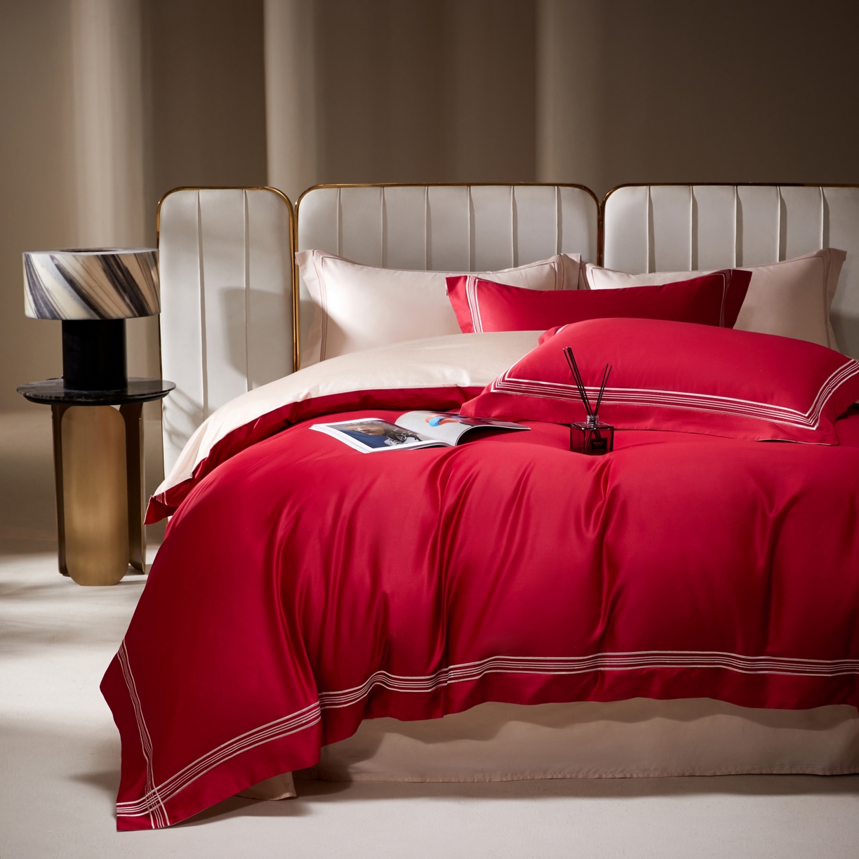 91家纺网 家纺一手货源 找家纺 佳汐蓝家纺 2026新款新疆长绒棉全棉纯棉轻奢五线刺绣四件套 朱砂红