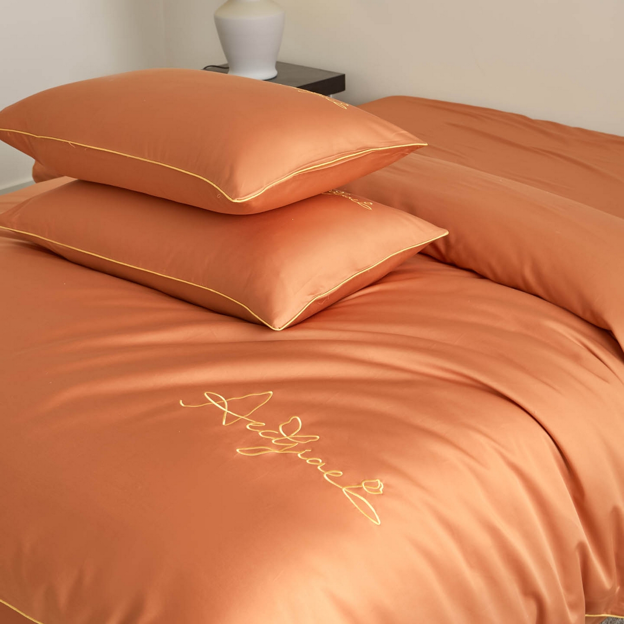 91家纺网 家纺一手货源 找家纺 涵宸家纺 2026新款全棉工艺款简奢刺绣四件套-千叶 千叶-橙