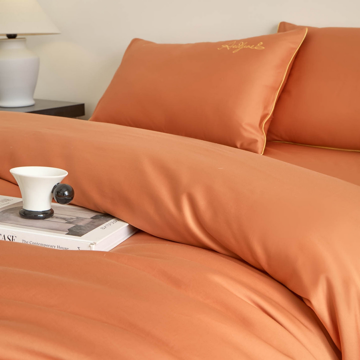 91家纺网 家纺一手货源 找家纺 涵宸家纺 2026新款全棉工艺款简奢刺绣四件套-千叶 千叶-橙