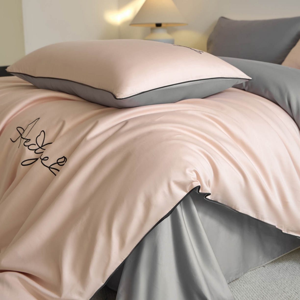 91家纺网 家纺一手货源 找家纺 涵宸家纺 2026新款全棉工艺款简奢刺绣四件套-千叶 千叶-粉