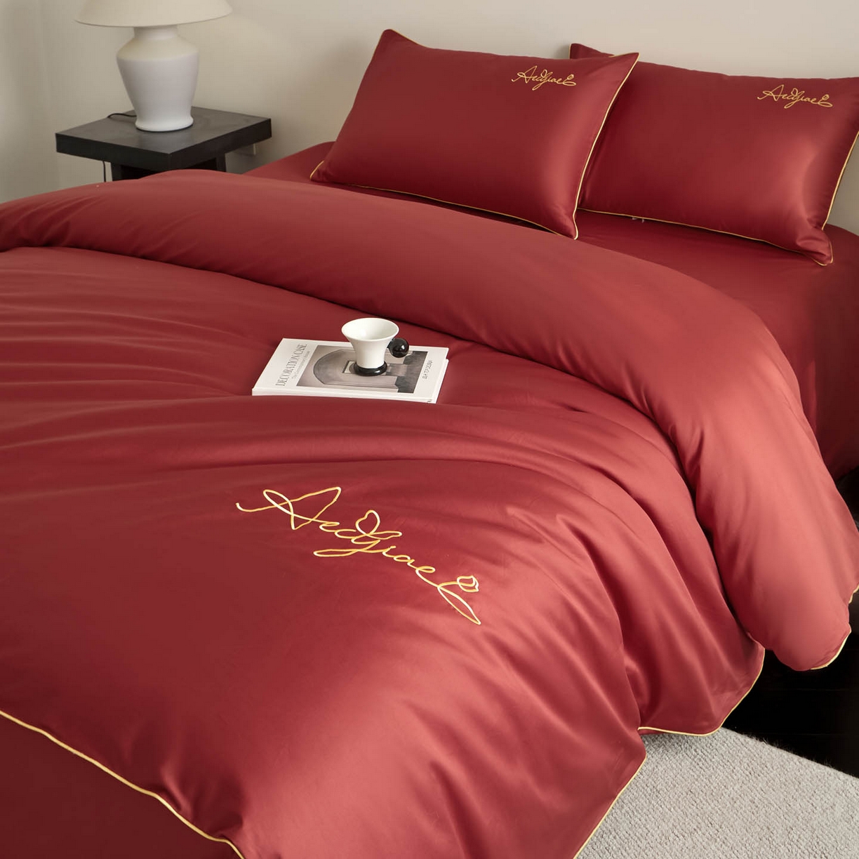 91家纺网 家纺一手货源 找家纺 涵宸家纺 2026新款全棉工艺款简奢刺绣四件套-千叶 千叶-红