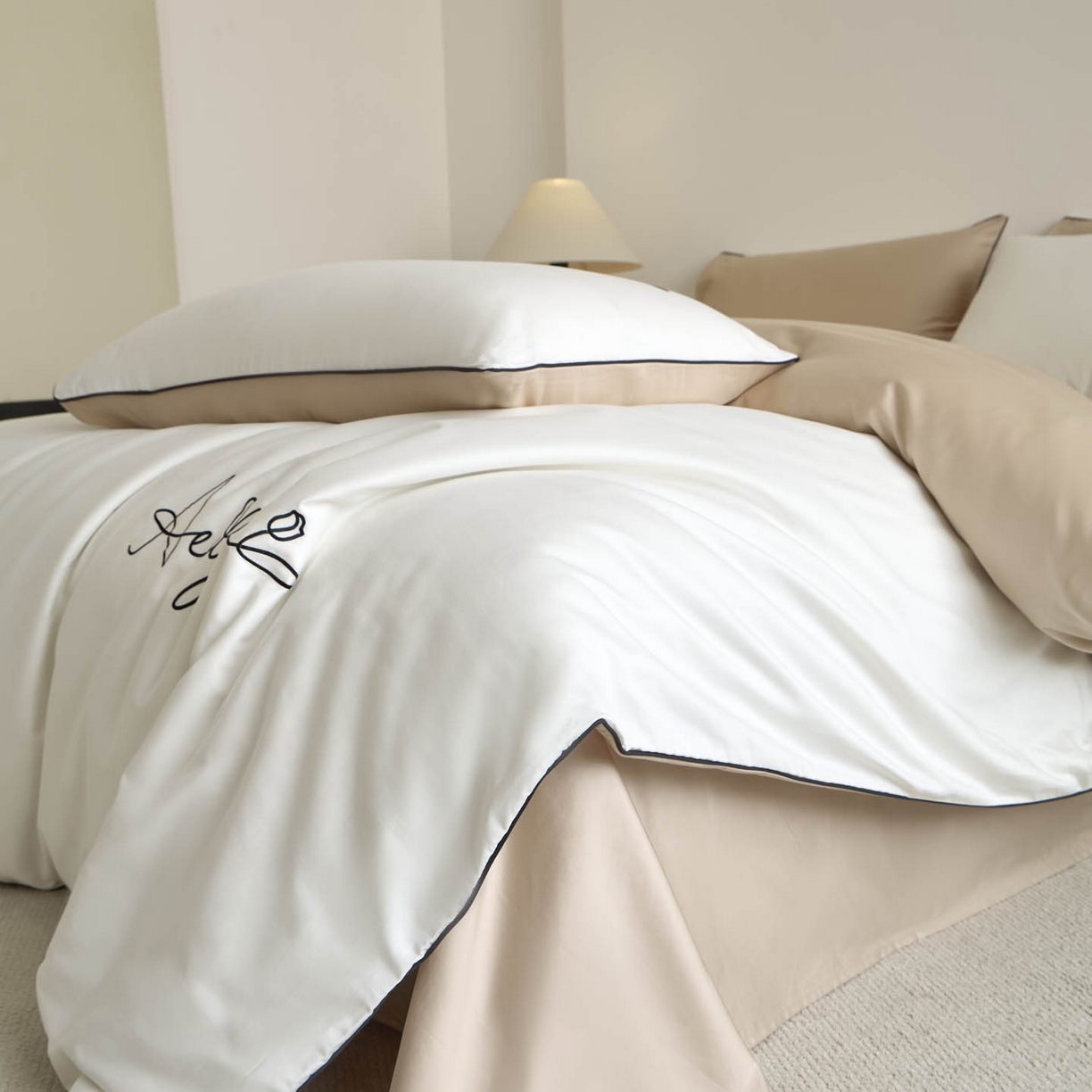 91家纺网 家纺一手货源 找家纺 涵宸家纺 2026新款全棉工艺款简奢刺绣四件套-千叶 千叶-米白