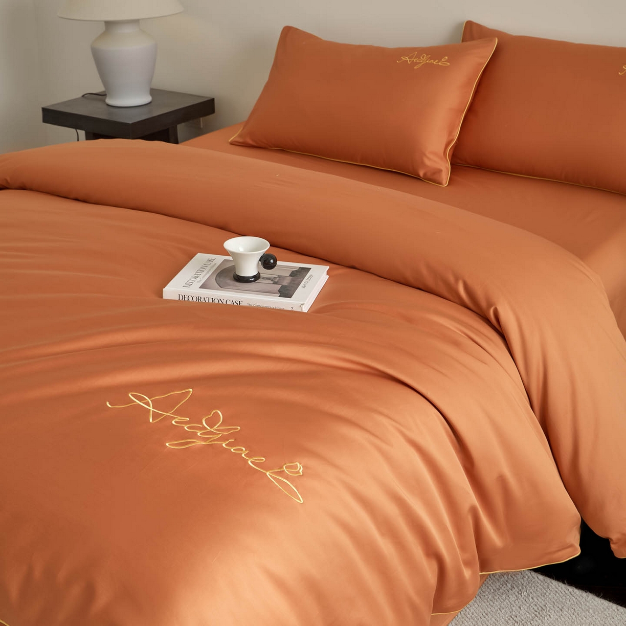 91家纺网 家纺一手货源 找家纺 涵宸家纺 2026新款全棉工艺款简奢刺绣四件套-千叶 千叶-橙