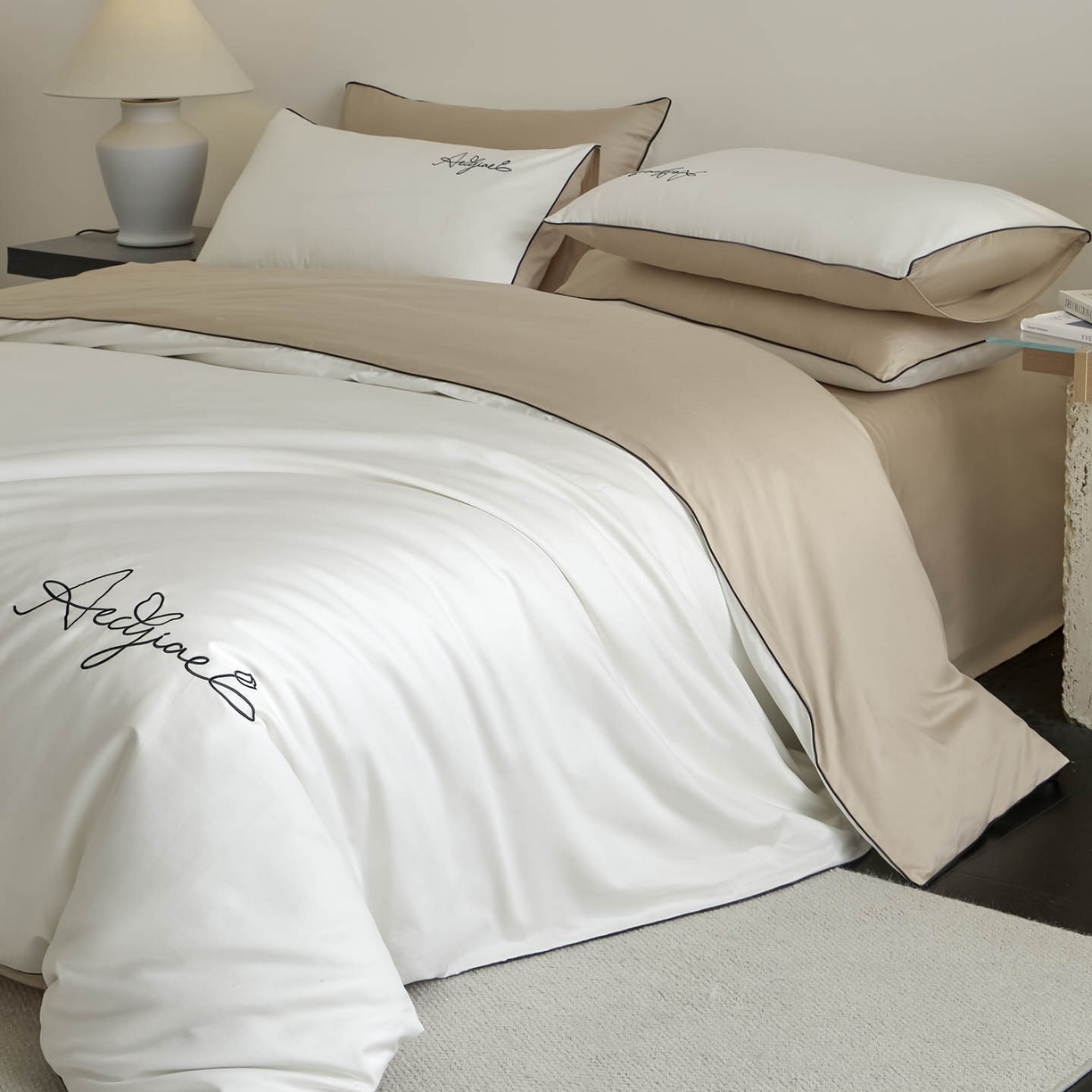 91家纺网 家纺一手货源 找家纺 涵宸家纺 2026新款全棉工艺款简奢刺绣四件套-千叶 千叶-米白