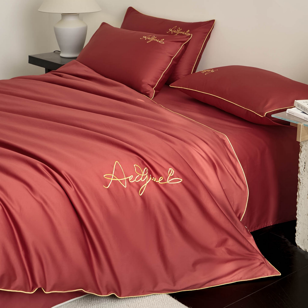 91家纺网 家纺一手货源 找家纺 涵宸家纺 2026新款全棉工艺款简奢刺绣四件套-千叶 千叶-红