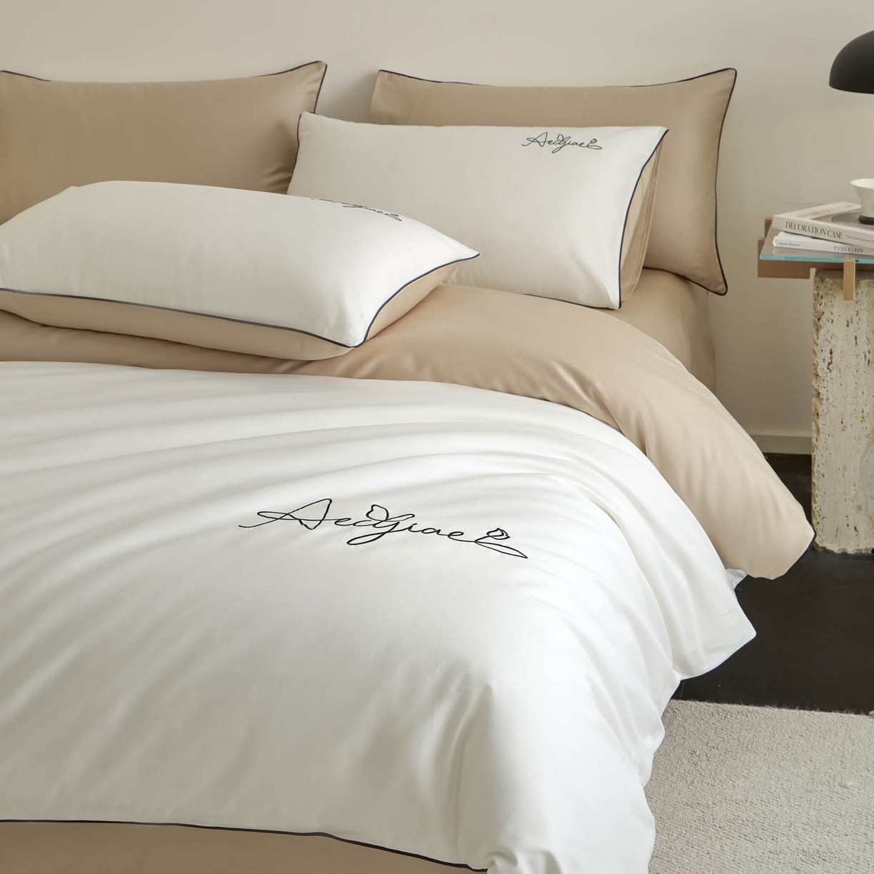 91家纺网 家纺一手货源 找家纺 涵宸家纺 2026新款全棉工艺款简奢刺绣四件套-千叶 千叶-米白