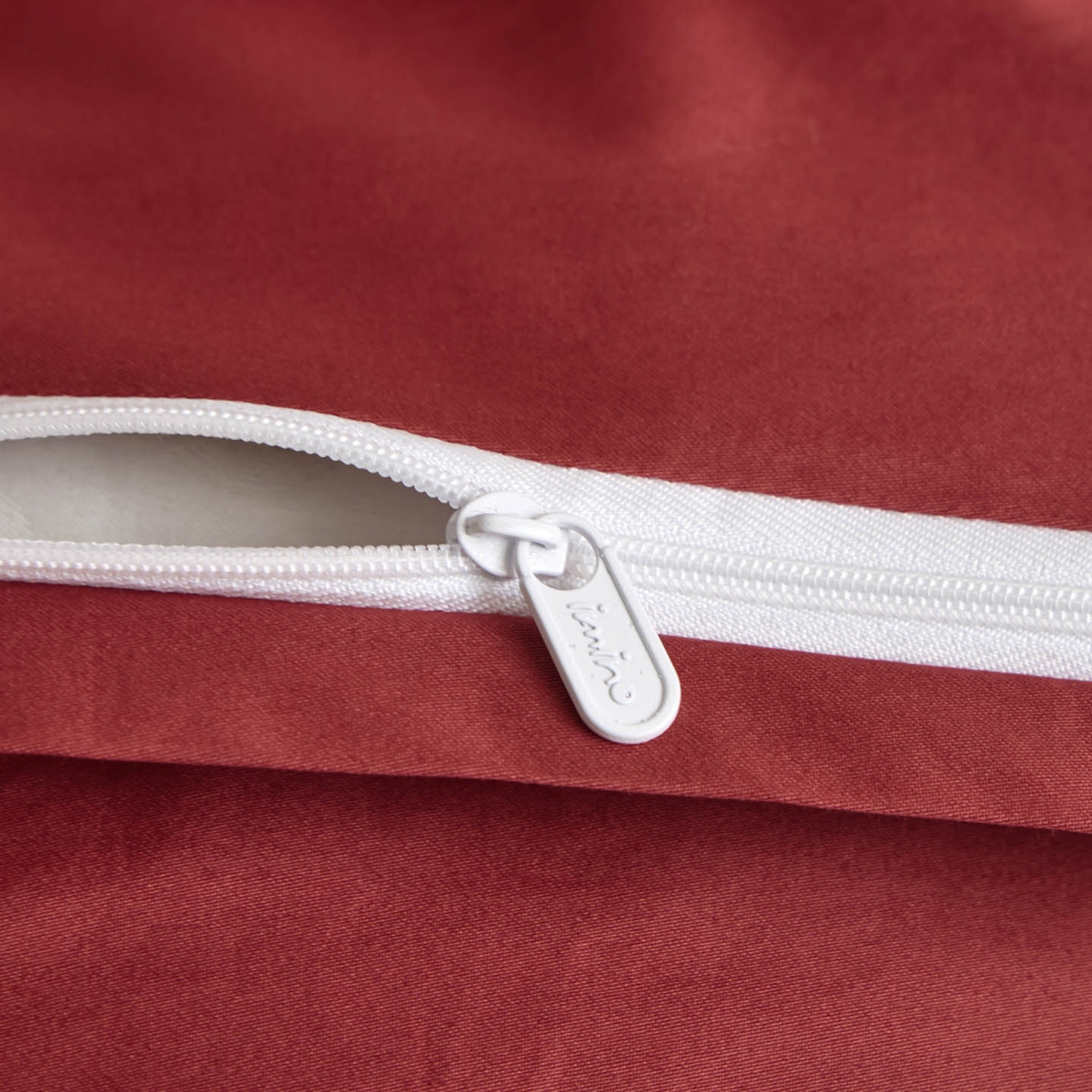 91家纺网 家纺一手货源 找家纺 涵宸家纺 2026新款全棉工艺款简奢刺绣四件套-千叶 千叶-红