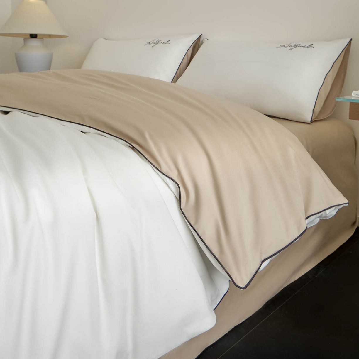 91家纺网 家纺一手货源 找家纺 涵宸家纺 2026新款全棉工艺款简奢刺绣四件套-千叶 千叶-米白