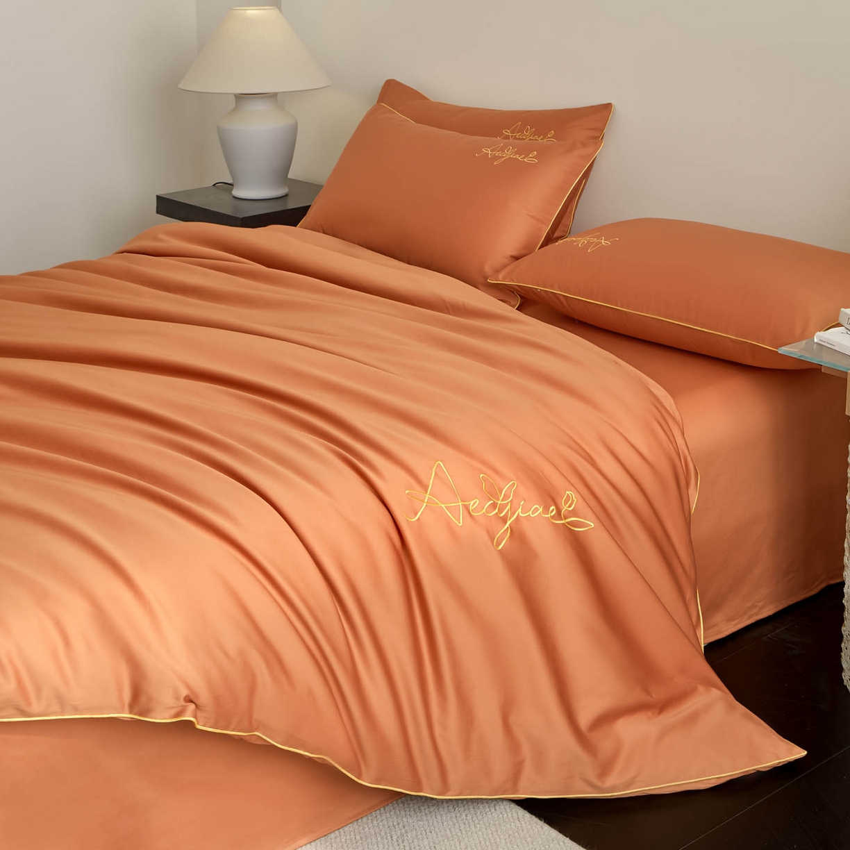 91家纺网 家纺一手货源 找家纺 涵宸家纺 2026新款全棉工艺款简奢刺绣四件套-千叶 千叶-橙