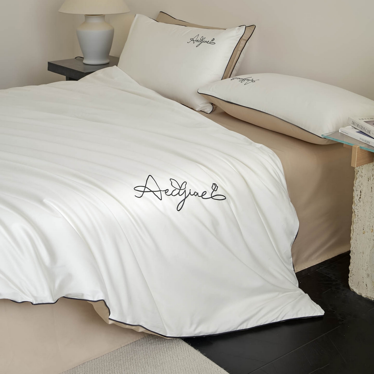 91家纺网 家纺一手货源 找家纺 涵宸家纺 2026新款全棉工艺款简奢刺绣四件套-千叶 千叶-米白