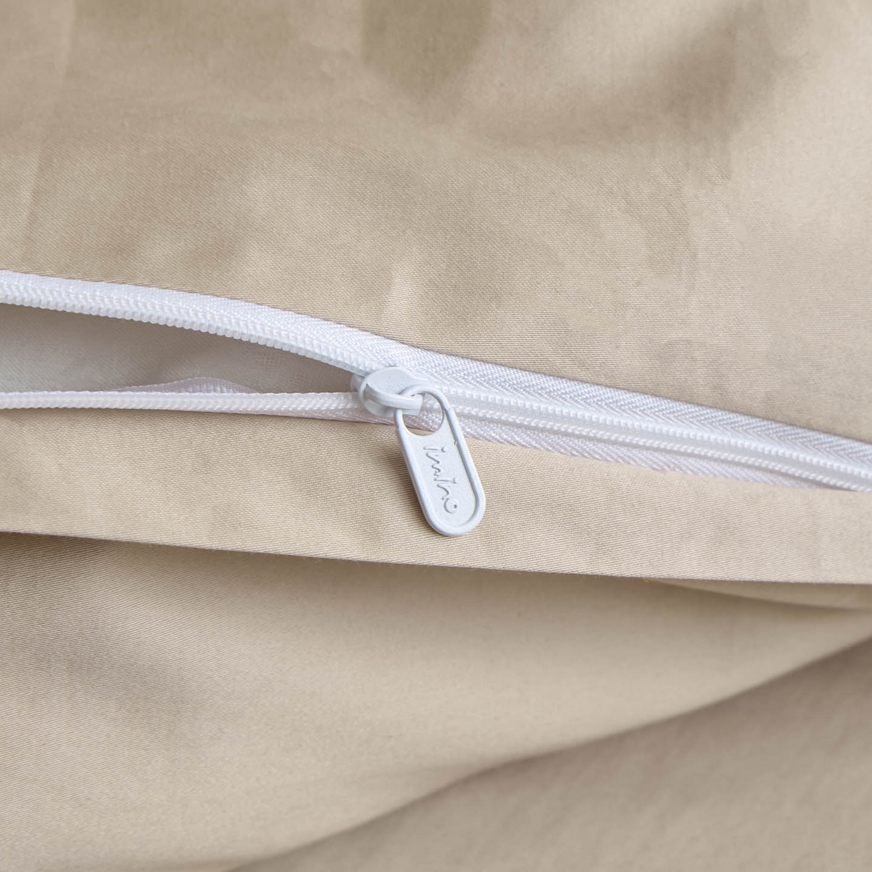 91家纺网 家纺一手货源 找家纺 涵宸家纺 2026新款全棉工艺款简奢刺绣四件套-千叶 千叶-米白