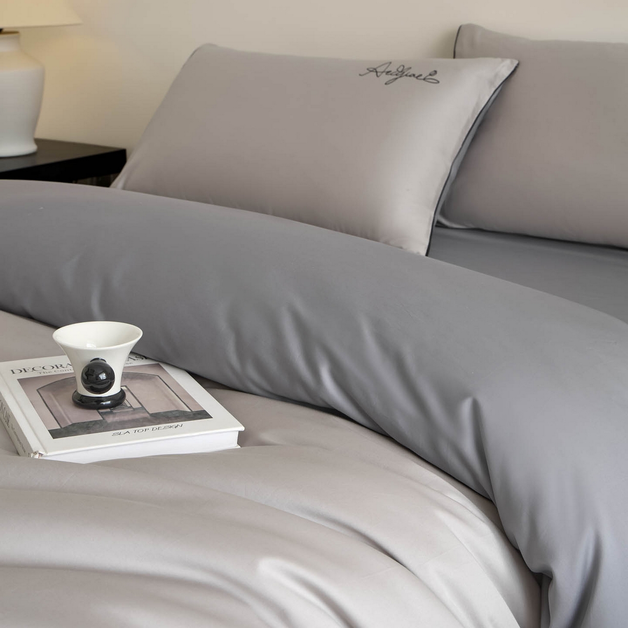 91家纺网 家纺一手货源 找家纺 涵宸家纺 2026新款全棉工艺款简奢刺绣四件套-千叶 千叶-银灰