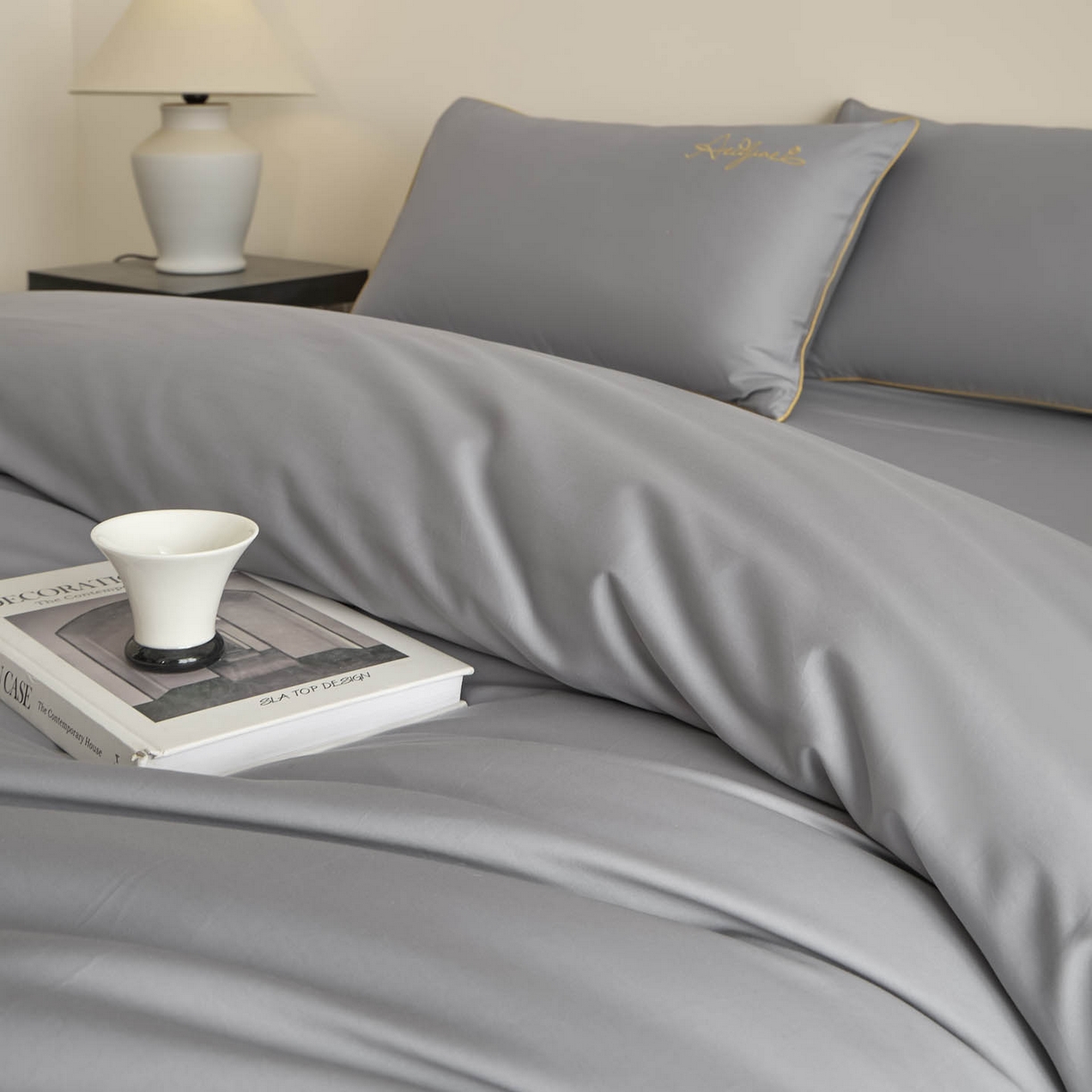 91家纺网 家纺一手货源 找家纺 涵宸家纺 2026新款全棉工艺款简奢刺绣四件套-千叶 千叶-山灰