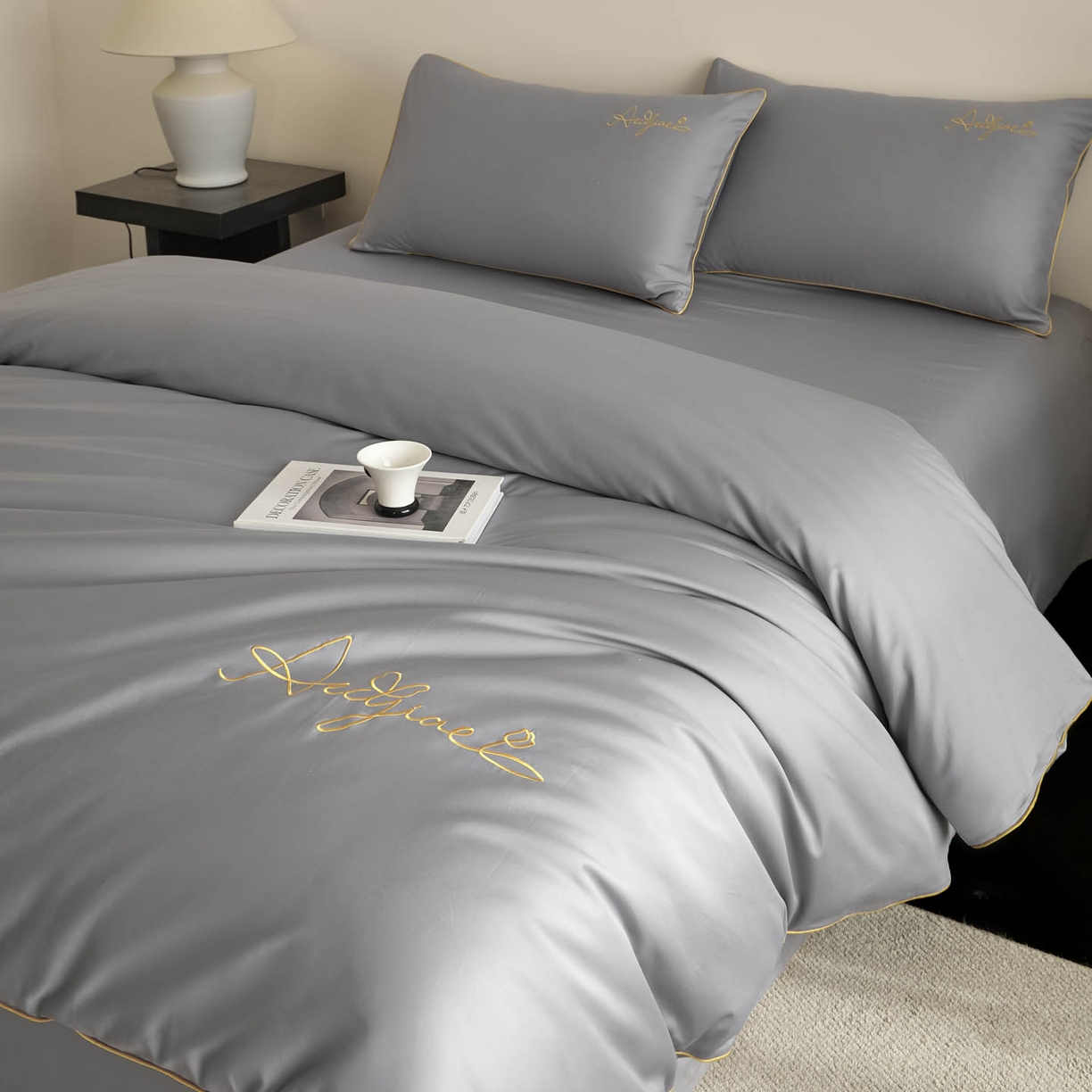 91家纺网 家纺一手货源 找家纺 涵宸家纺 2026新款全棉工艺款简奢刺绣四件套-千叶 千叶-山灰