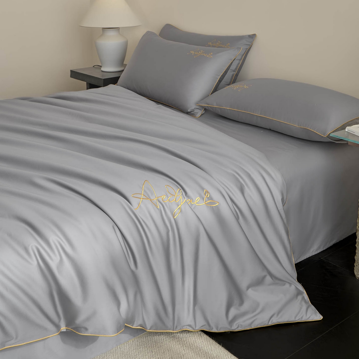 91家纺网 家纺一手货源 找家纺 涵宸家纺 2026新款全棉工艺款简奢刺绣四件套-千叶 千叶-山灰