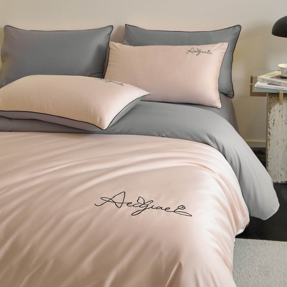 91家纺网 家纺一手货源 找家纺 涵宸家纺 2026新款全棉工艺款简奢刺绣四件套-千叶 千叶-粉