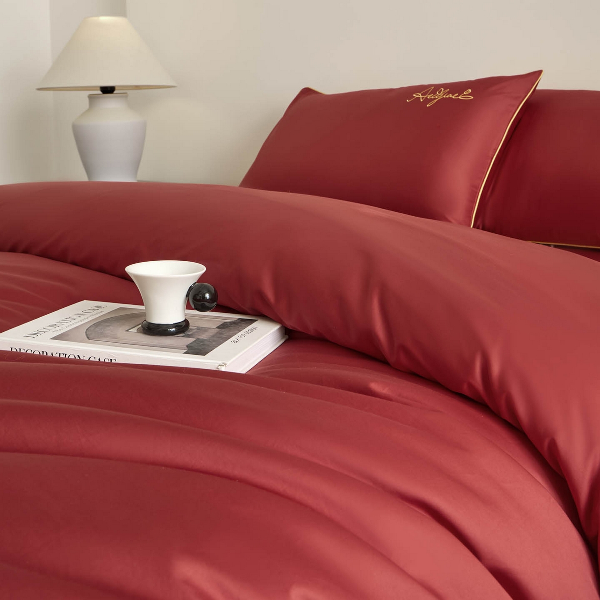 91家纺网 家纺一手货源 找家纺 涵宸家纺 2026新款全棉工艺款简奢刺绣四件套-千叶 千叶-红