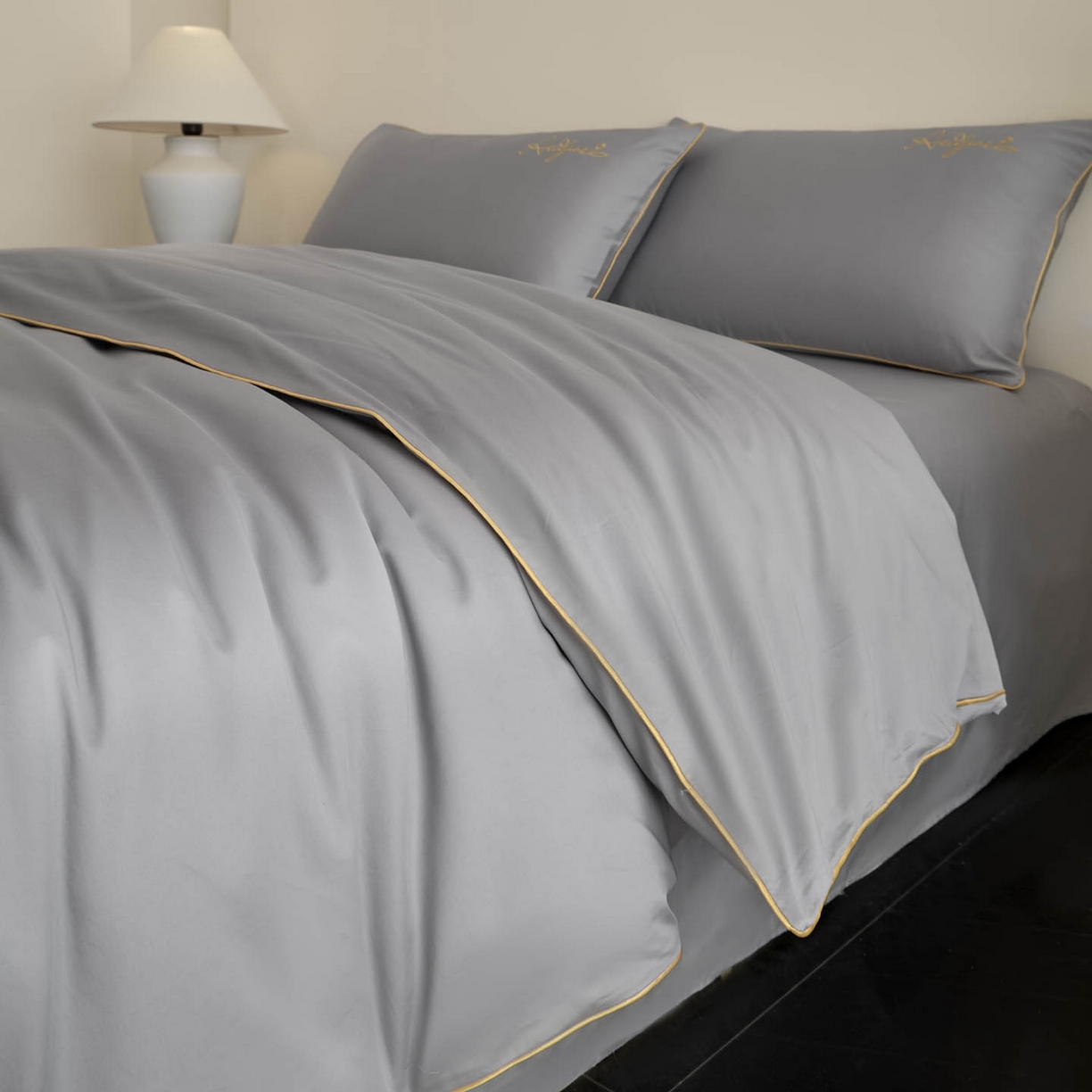 91家纺网 家纺一手货源 找家纺 涵宸家纺 2026新款全棉工艺款简奢刺绣四件套-千叶 千叶-山灰