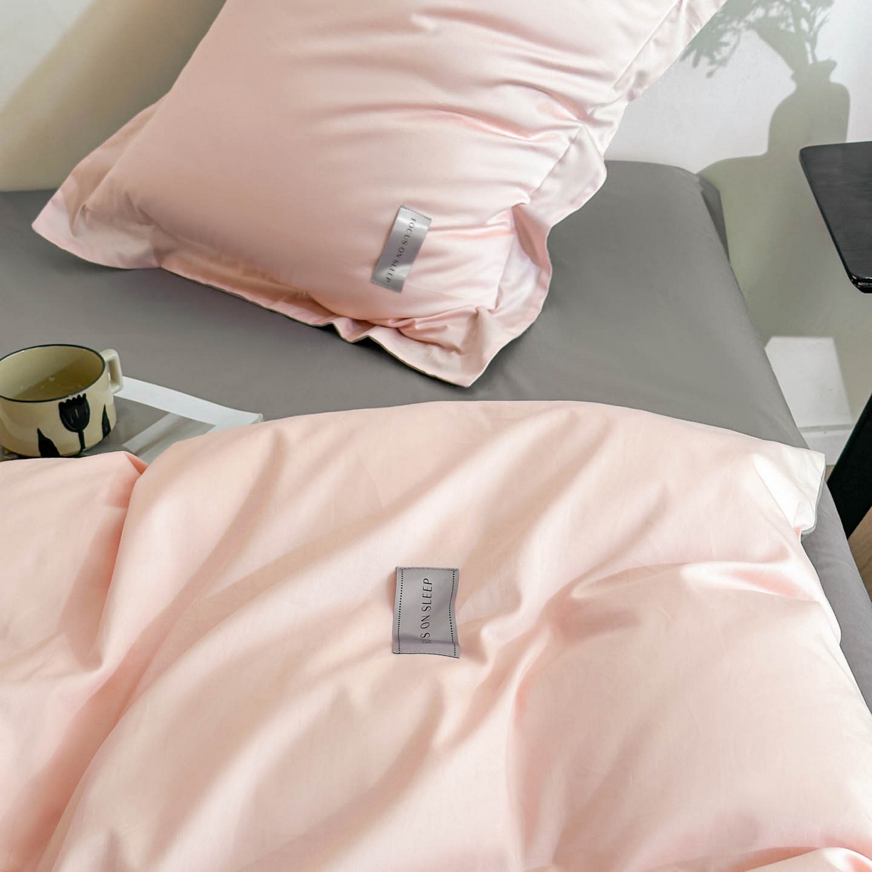 91家纺网 家纺一手货源 找家纺 涵宸家纺 2026新款全棉工艺款简奢织标四件套-彼得 彼得-粉