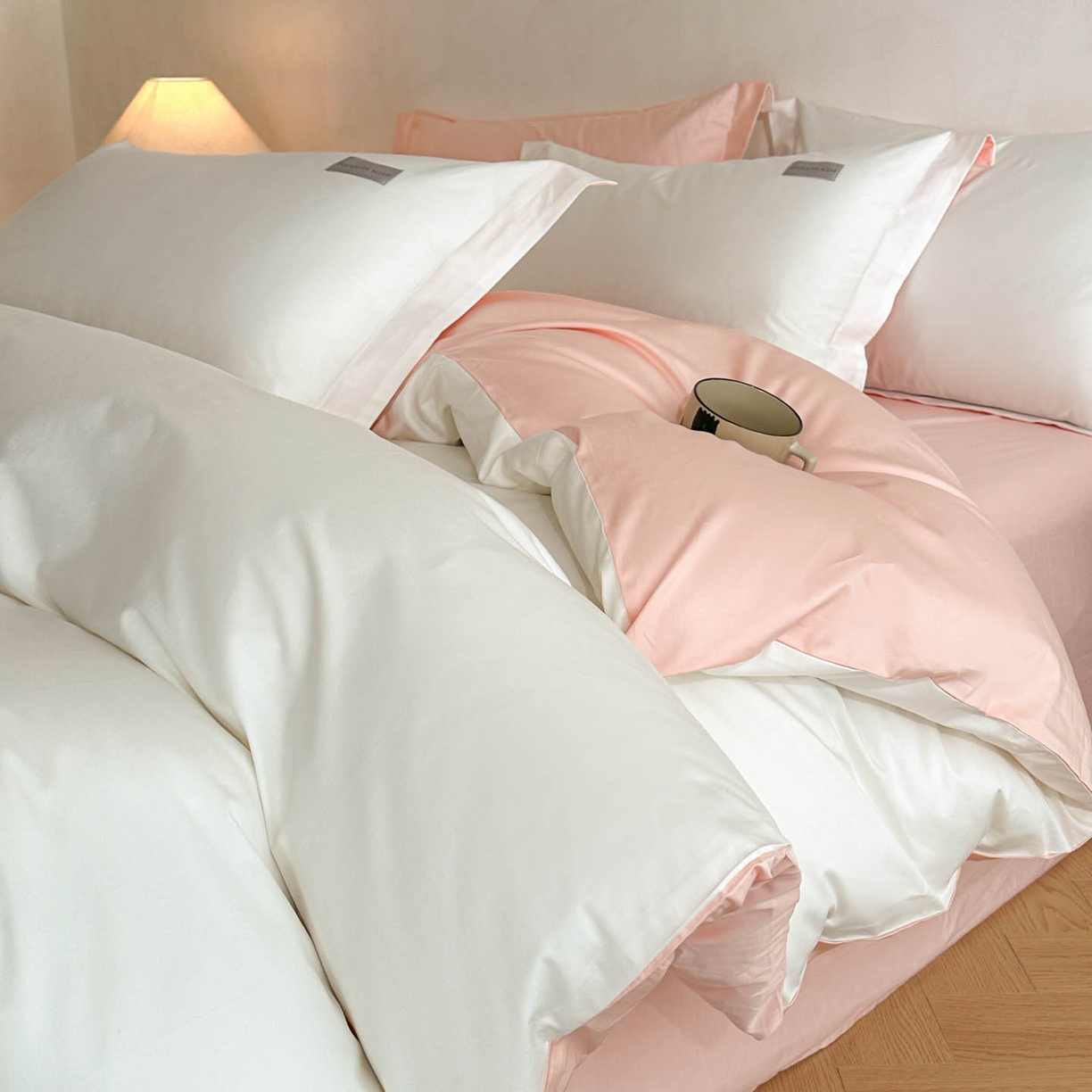 91家纺网 家纺一手货源 找家纺 涵宸家纺 2026新款全棉工艺款简奢织标四件套-彼得 彼得-米浅粉