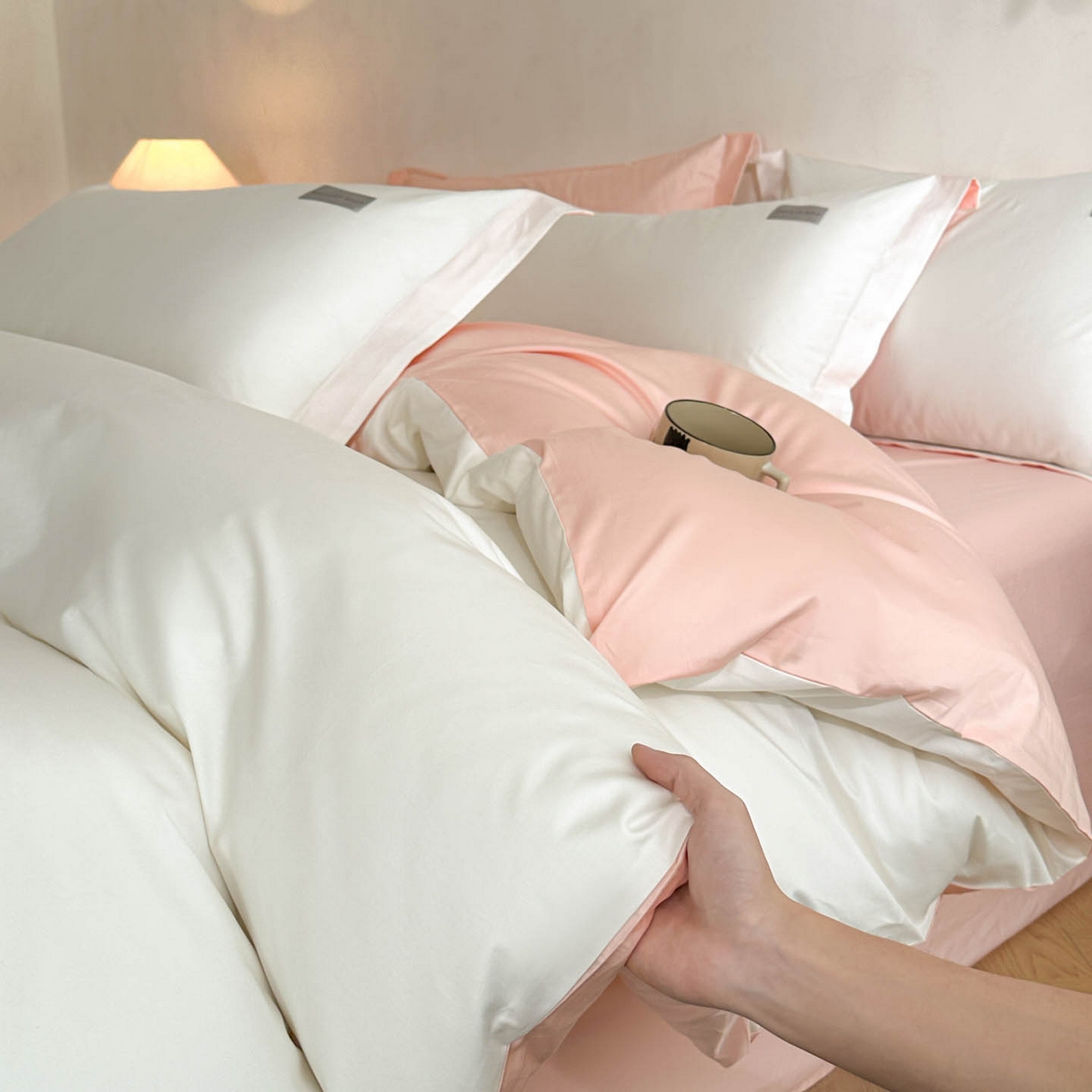 91家纺网 家纺一手货源 找家纺 涵宸家纺 2026新款全棉工艺款简奢织标四件套-彼得 彼得-米浅粉