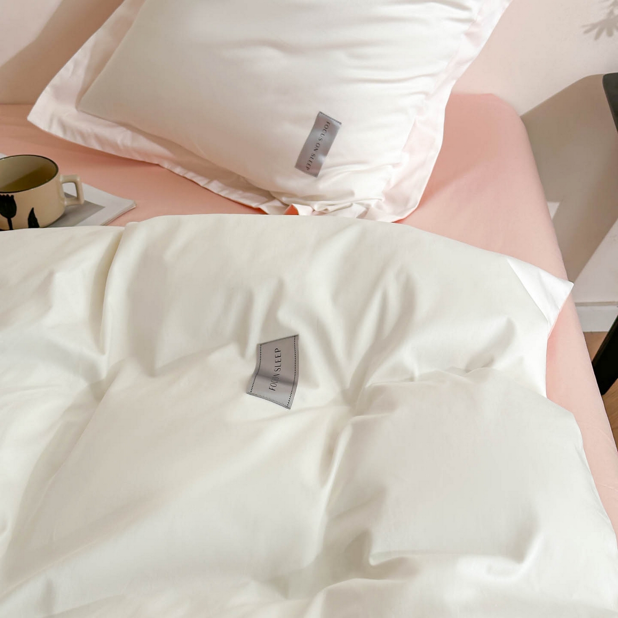 91家纺网 家纺一手货源 找家纺 涵宸家纺 2026新款全棉工艺款简奢织标四件套-彼得 彼得-米浅粉