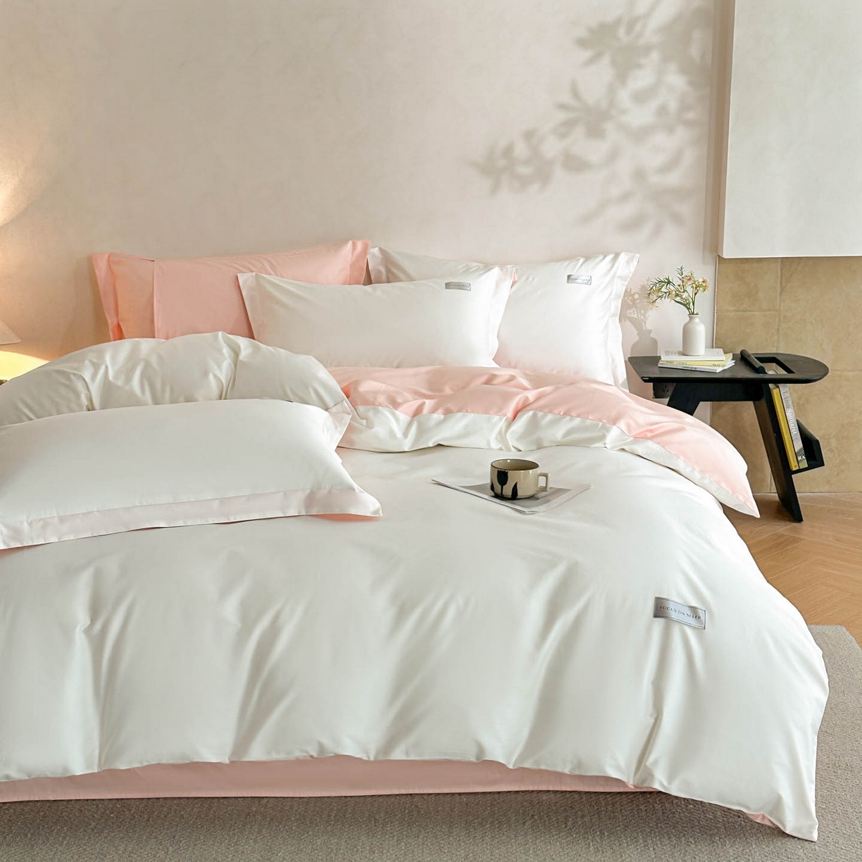 91家纺网 家纺一手货源 找家纺 涵宸家纺 2026新款全棉工艺款简奢织标四件套-彼得 彼得-米浅粉