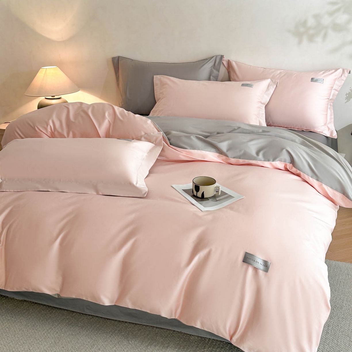 91家纺网 家纺一手货源 找家纺 涵宸家纺 2026新款全棉工艺款简奢织标四件套-彼得 彼得-粉