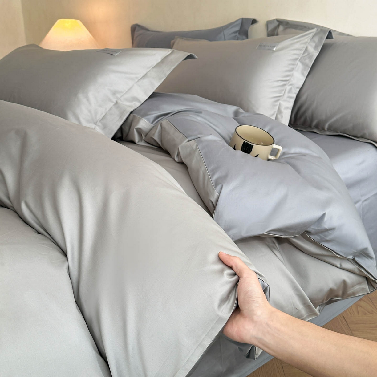 91家纺网 家纺一手货源 找家纺 涵宸家纺 2026新款全棉工艺款简奢织标四件套-彼得 彼得-银灰