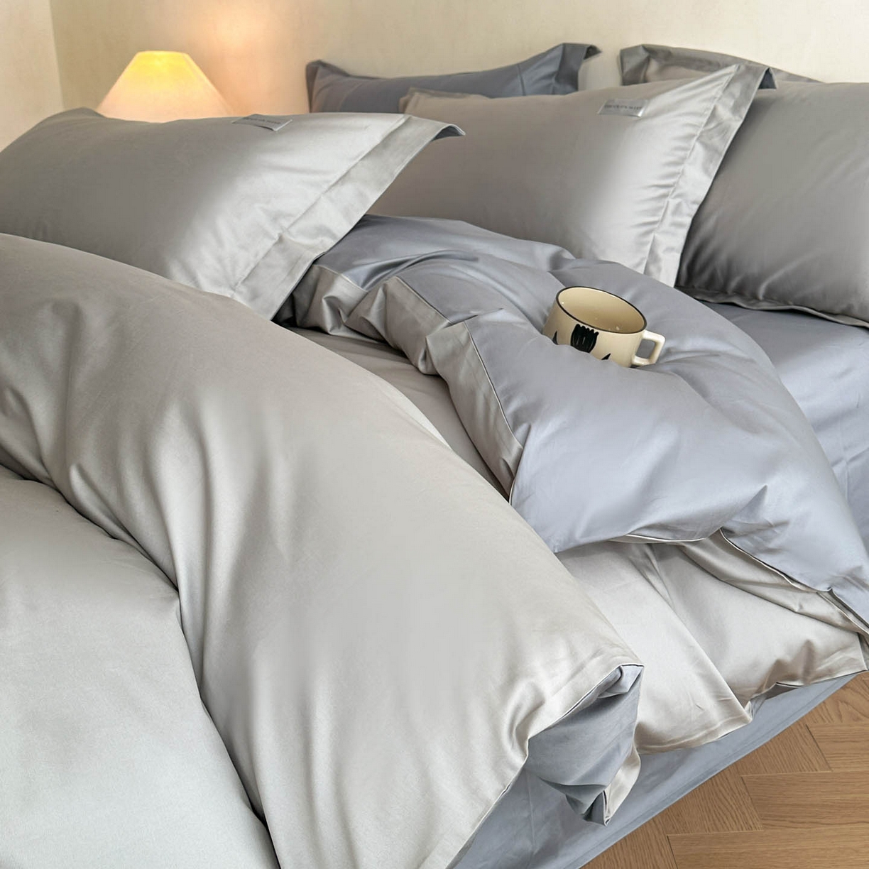 91家纺网 家纺一手货源 找家纺 涵宸家纺 2026新款全棉工艺款简奢织标四件套-彼得 彼得-银灰