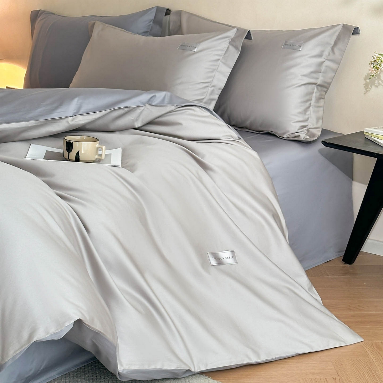 91家纺网 家纺一手货源 找家纺 涵宸家纺 2026新款全棉工艺款简奢织标四件套-彼得 彼得-银灰