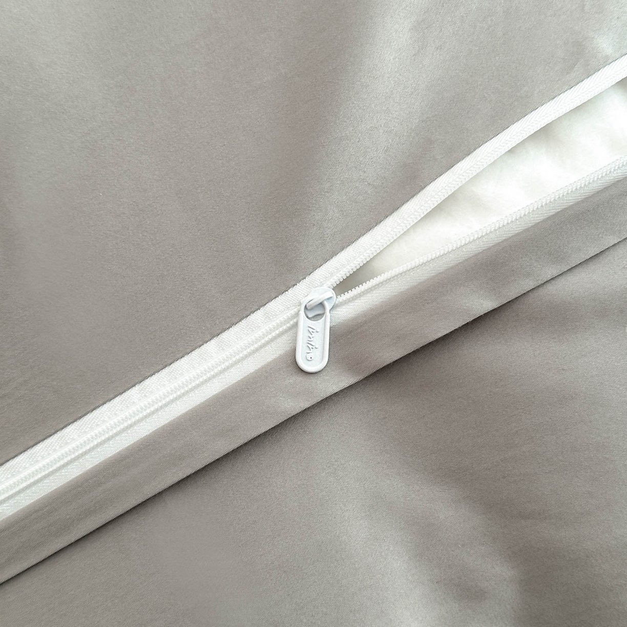 91家纺网 家纺一手货源 找家纺 涵宸家纺 2026新款全棉工艺款简奢织标四件套-彼得 彼得-紫