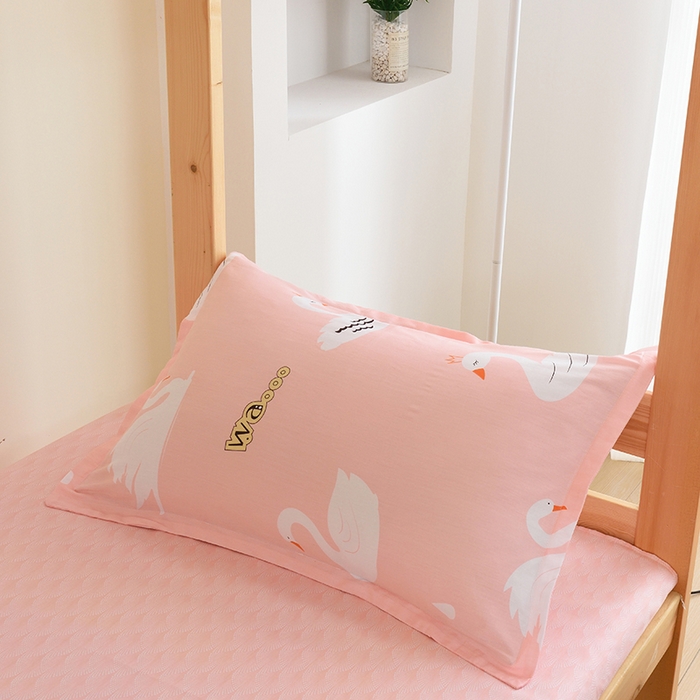 91家纺网 家纺一手货源 找家纺 朵希曼 2026新款印花全棉13372学生三件套系列 小天鹅-粉