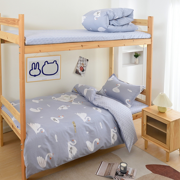 91家纺网 家纺一手货源 找家纺 朵希曼 2026新款印花全棉13372学生三件套系列 小天鹅-灰