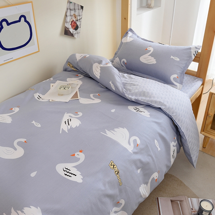 91家纺网 家纺一手货源 找家纺 朵希曼 2026新款印花全棉13372学生三件套系列 小天鹅-灰