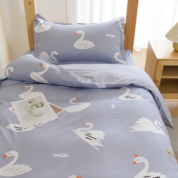 91家纺网 家纺一手货源 找家纺 朵希曼 2026新款印花全棉13372学生三件套系列 小天鹅-灰