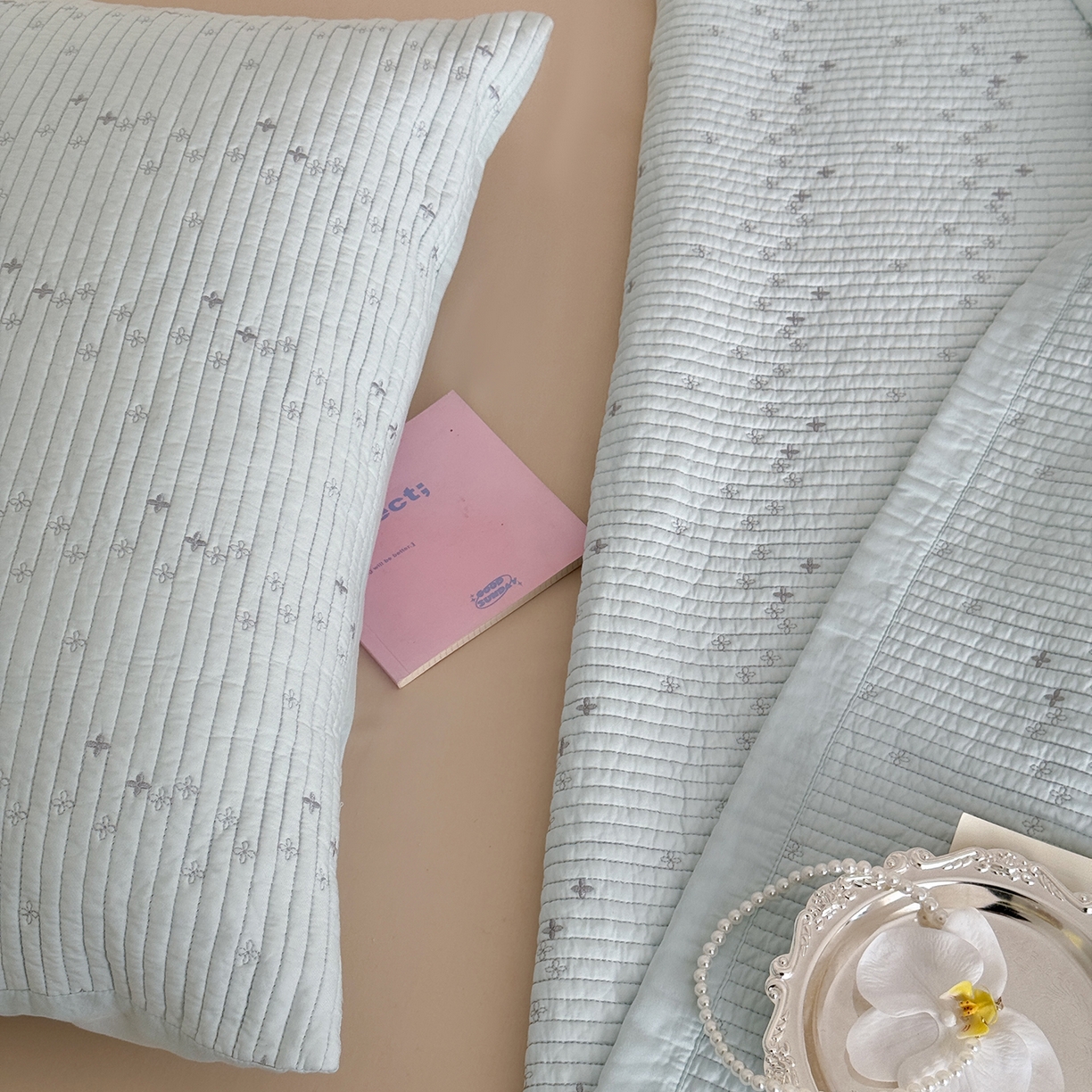 91家纺网 家纺一手货源 找家纺 （总）床盖工厂店 2026新款四叶草双面莫代尔天丝填充棉花床盖三件套