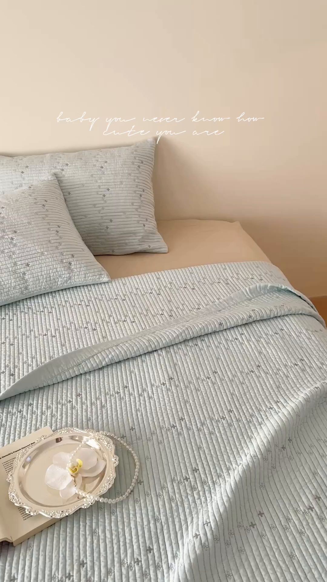 91家纺网 家纺一手货源 找家纺 床盖工厂店 2026新款四叶草双面莫代尔天丝填充棉花床盖三件套 碧空蓝