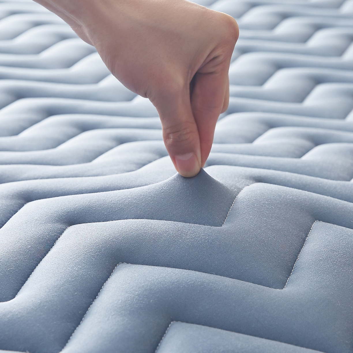 91家纺网 家纺一手货源 找家纺 月茶家纺 2026新款立体三色波浪乳胶海绵床垫 蓝色6cm