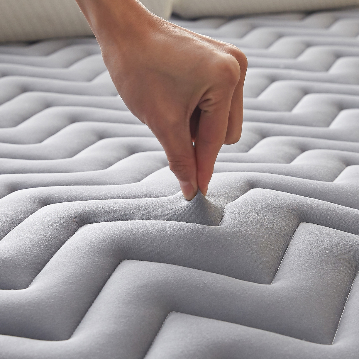 91家纺网 家纺一手货源 找家纺 月茶家纺 2026新款立体三色波浪乳胶海绵床垫 灰色6cm